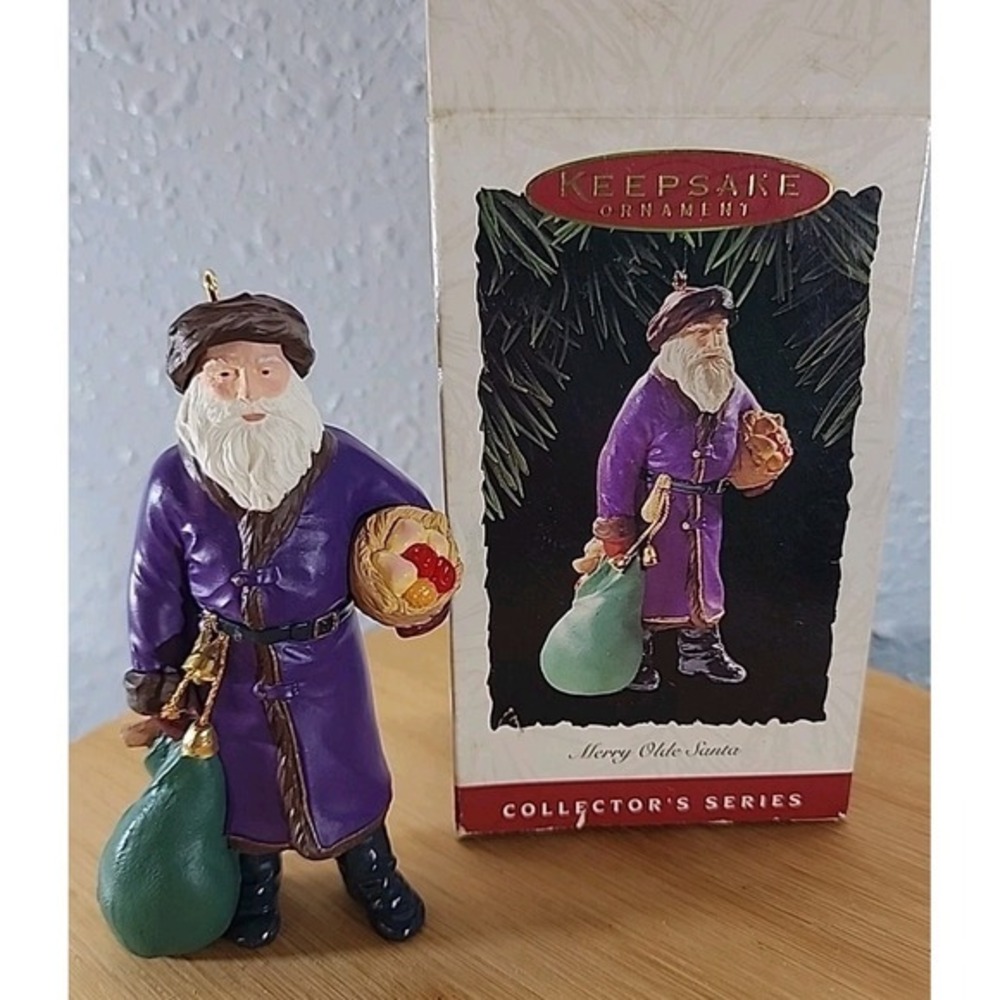 Vintage 1995 Hallmark Cards Inc. Santa Claus‎ In purple Coat & Green Bag Of Toys